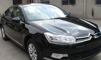 提新車時，懂車的人會立馬把它“扔了”，而新手卻把它當成“寶貝”